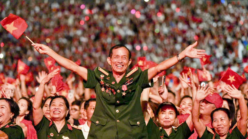 30,000 join singing at special National Day concert